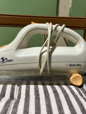 Syn Halo Smiley electric knife like new with detachable blades