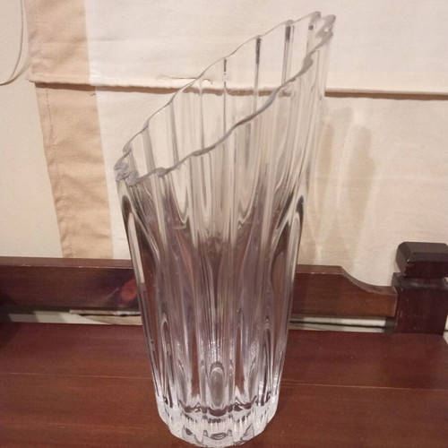 Large heavy crystal vase like new, 30 cm height