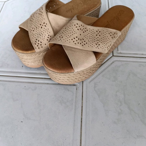 Slippers used, size 36, beige