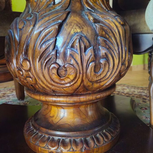 Oval carved dining table made of solid walnut wood like new