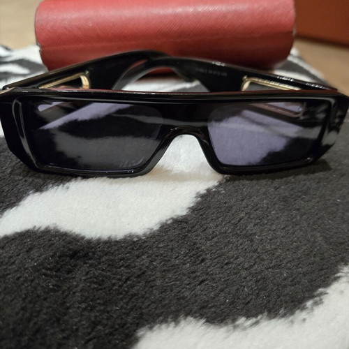 Cartier sunglasses like new with original case