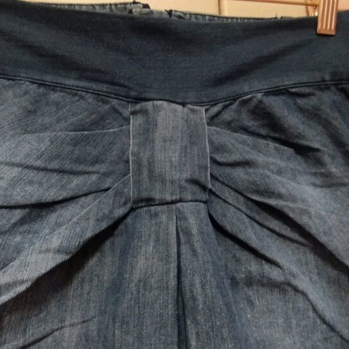 Denim skirt with bow design like new, size S