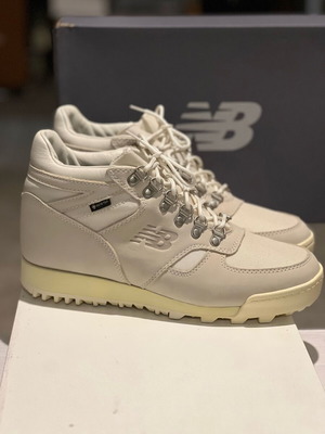 New Balance Waterproof Gore Tex Boots with Vibram Sole new