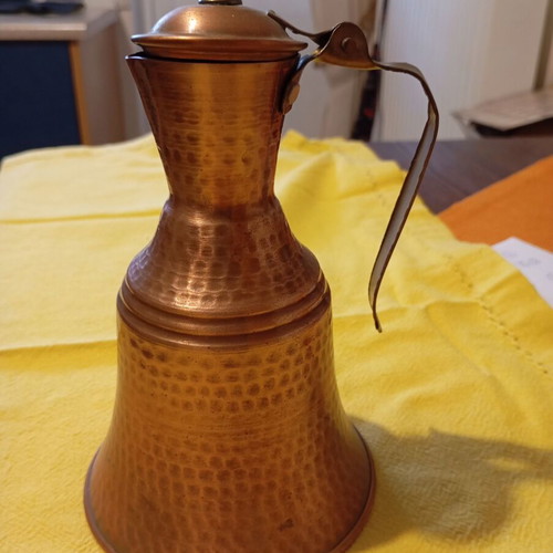 Vintage hammered copper gioumi with lid used, traditional canati