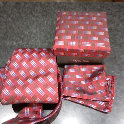 Tie, cufflinks and pocket square set, silk
