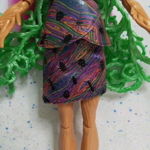 Monster High Teresa Thornwillow doll used, incomplete
