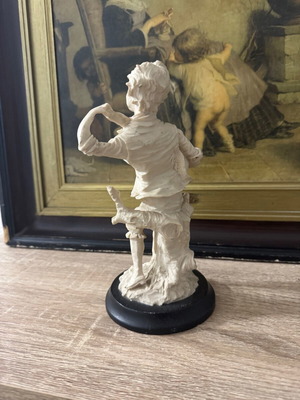 Figurine used, beautiful