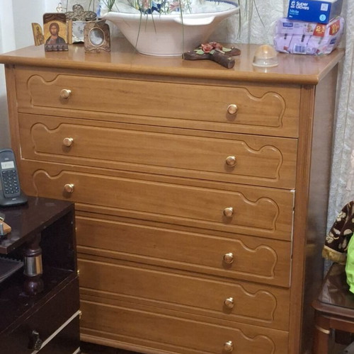 Chest of drawers like new with six drawers for multiple uses