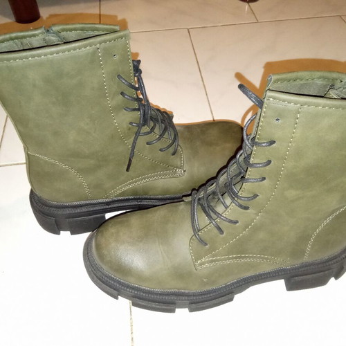 Boots khaki with zipper and laces like new