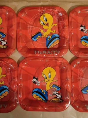 Tweety Plates 80s Set of 6 New, Hard Plastic