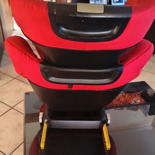 Maxi-Cosi red car seat with Isofix, like new, 15-36kg