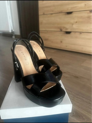 Envie black platform sandals like new, size 37