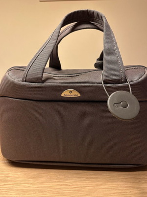 Samsonite toiletry bag grey like new with strap and lock