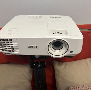 BenQ projector MW529