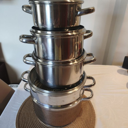 Set of 5 pots with strainer for all needs