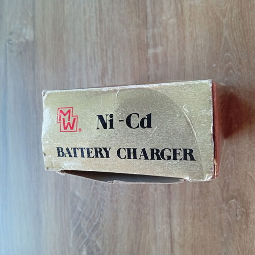 Battery Charger from the 80s new, for collectors