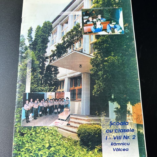 Școala cu clasele I–VIII Nr. 2 Râmnicu Vâlcea Romanian school yearbook circa 2000