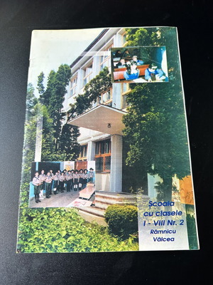 Școala cu clasele I–VIII Nr. 2 Râmnicu Vâlcea Romanian school yearbook circa 2000