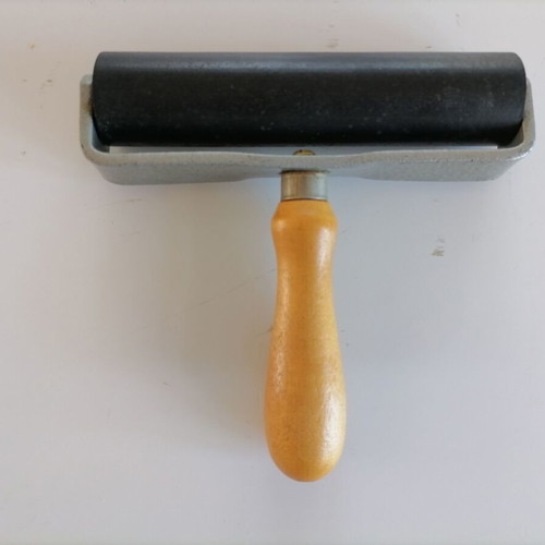 Printing roller used with wooden handle and rubber cylinder