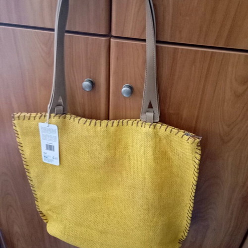 Straw shoulder bag yellow new with wooden beads