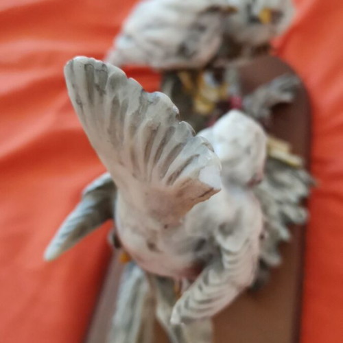 Vintage decorative statue with 3 birds on wooden base like new