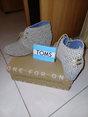 Παπούτσια TOMS.