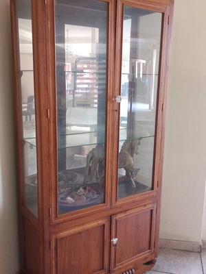 Display cabinet of English origin made of solid wood in excellent condition