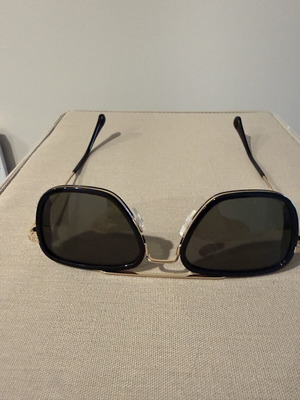 Gigi Barcelona Simon Unisex sunglasses with black metal frame and polarized lenses