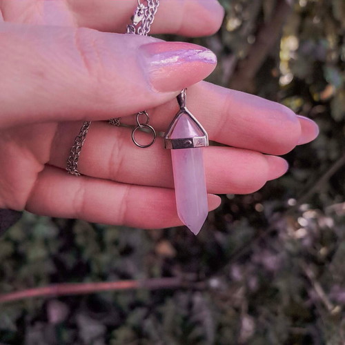 Rose quartz crystal pendant used with silver chain