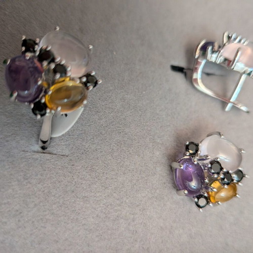 Silver jewelry set with natural gemstones