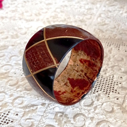 Vintage wide bracelet made of coconut shell, geometric boho style, like new