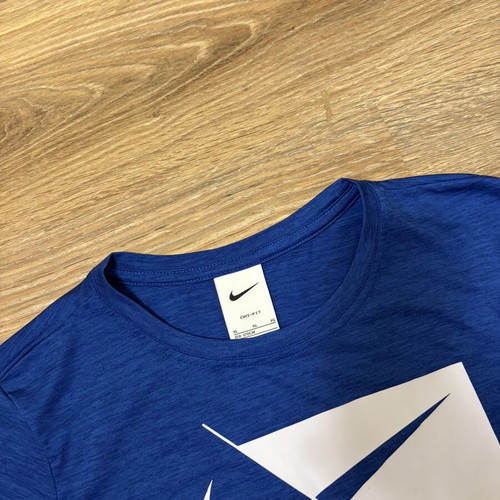 Nike Dri-FIT HBR Swoosh Graphic Youth T-shirt like new, size 158/170/XL