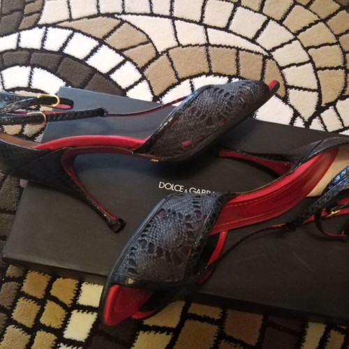 Πέδιλα Dolce Gabbana σαν καινούργια, δέρμα φίδι με κόκκινο πάτο, τακούνι 9 πόντοι