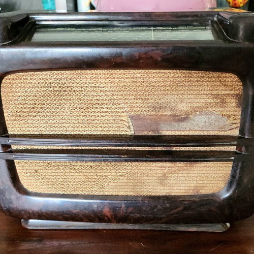 Tesla T 505-U antique radio used with tubes