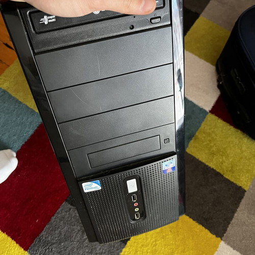 Intel Pentium desktop computer, 4GB RAM, no hard drive, genuine Windows license