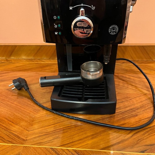 Saeco Poemia espresso coffee maker like new for ground coffee with milk frother