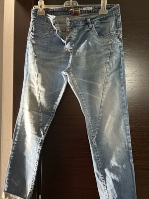 Please women's jeans like new, size Small, blue
