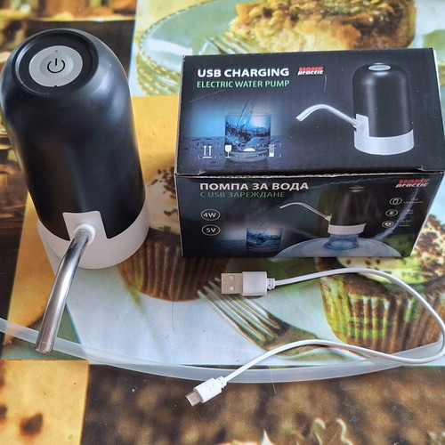 Water Pump with USB Charging like new