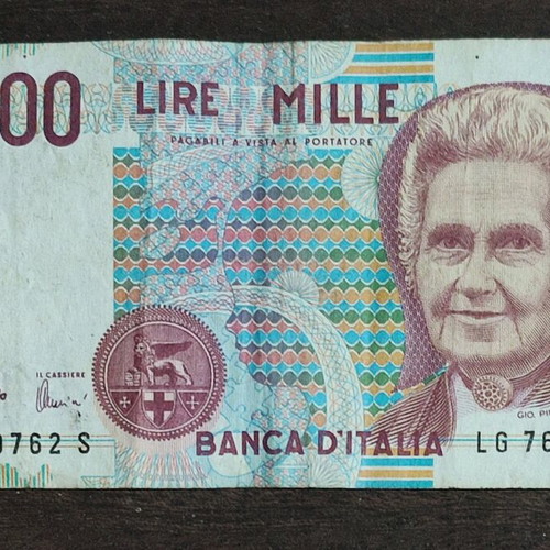 Foreign banknotes used, Russia 2017 and Italy 1990
