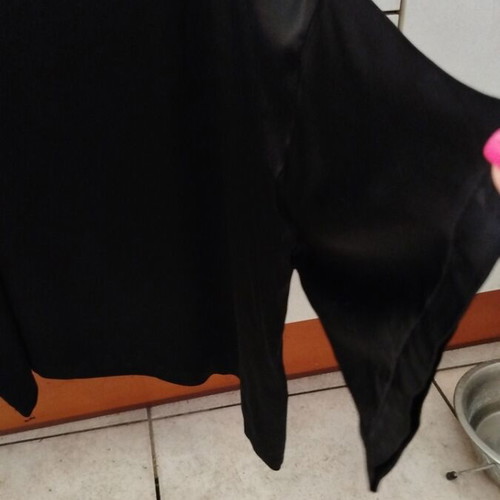 Lynne blouse black viscose like new, cut out shoulders, medium size