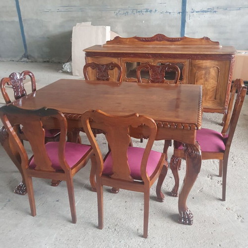 Carved dining set like new, solid walnut wood with lion feet