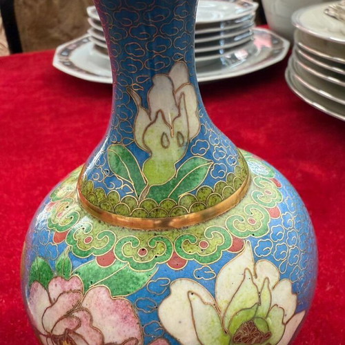 Cloisonné set like new, three vases with plate