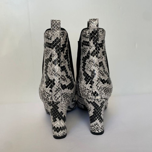 Louis Vuitton ankle boots exotic leather like new, size 38