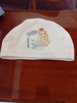 Swimming cap like new for toddler age