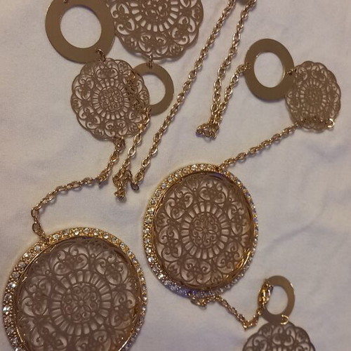 Long necklace 109 centimeters new, gold color