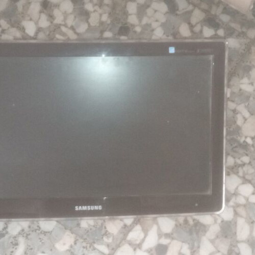 Samsung SyncMaster P2270HD 22" monitor with wall mount, used