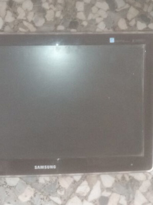 Samsung SyncMaster P2270HD 22" monitor with wall mount, used