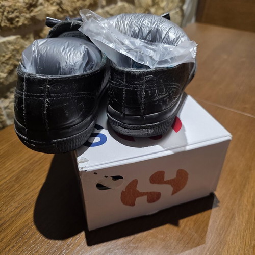 Γυναικείο δερμάτινο παπούτσι Superga μεταχειρισμένο, μαύρο, νούμερο 38