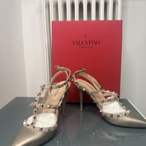 Valentino Garavani Rockstud ankle strap pumps, gold metallic, size 38