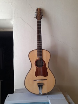 Κιθαρόνι λαϊκό καινούργιο χειροποίητο με σκάφος σαπέλι και καπάκι έλατος